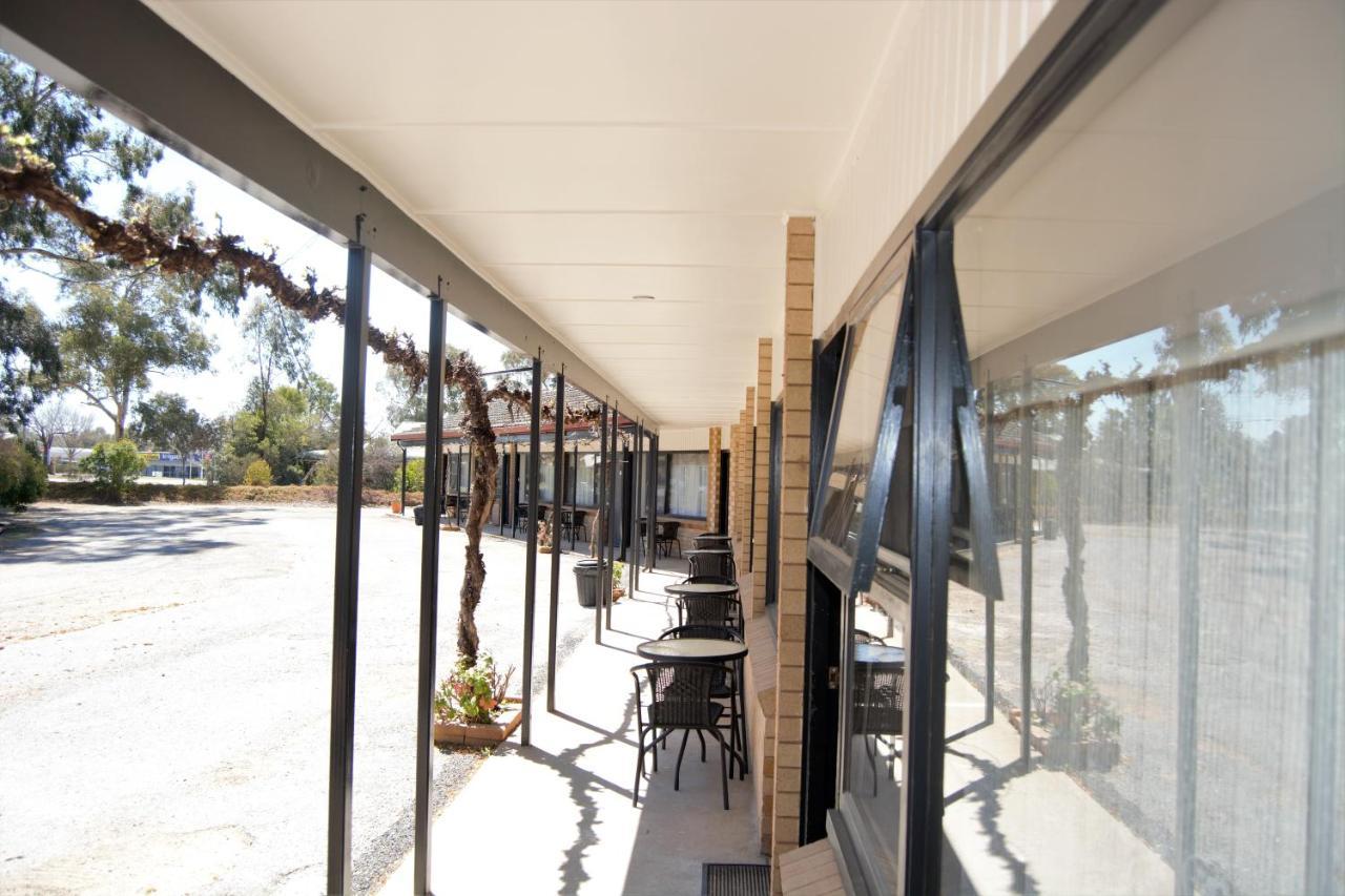 Civic Motor Inn Cowra Exterior foto