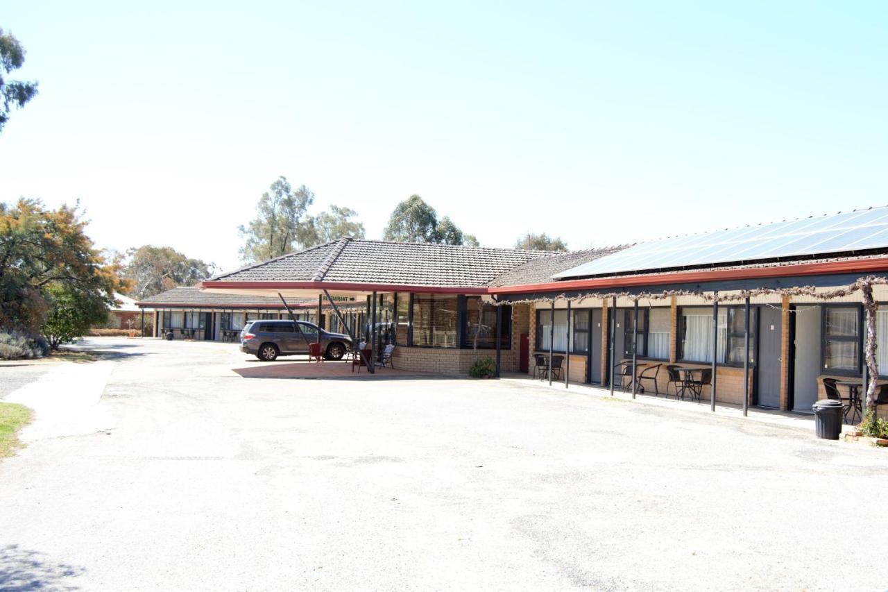 Civic Motor Inn Cowra Exterior foto